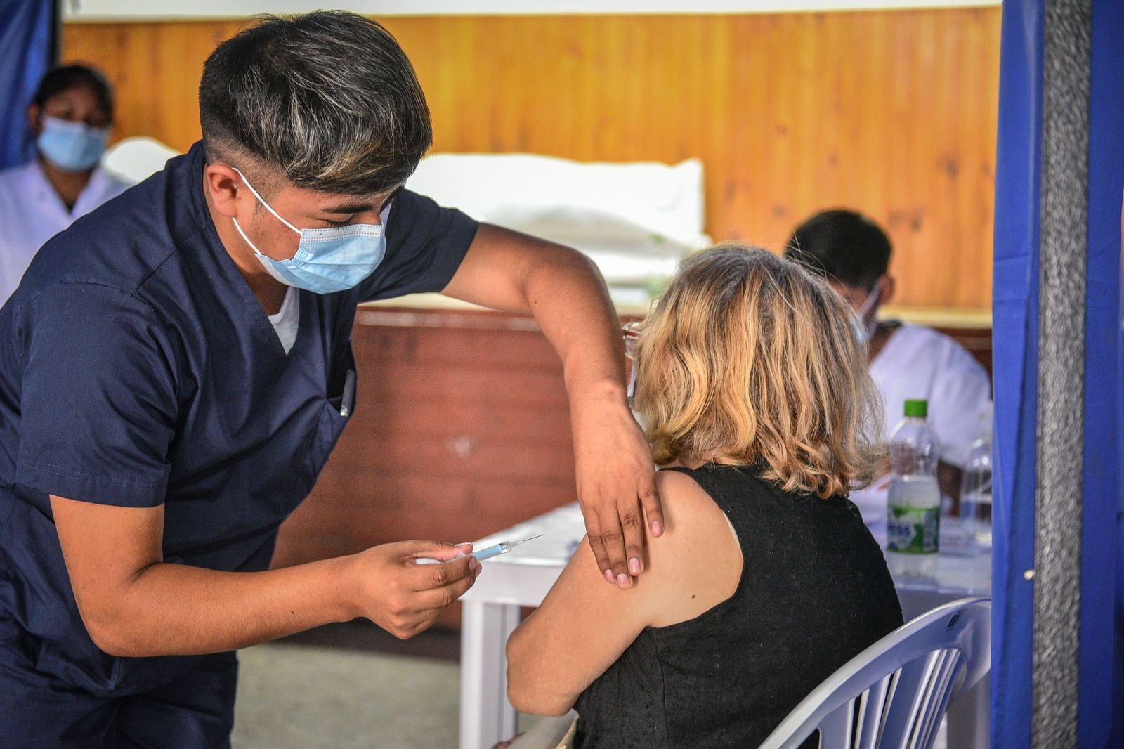 Llega el primer lote del principio activo para la fabricación de vacunas en Pilar