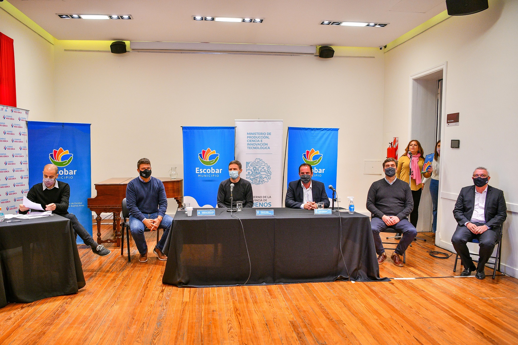 Ariel Sujarchuk firmó el convenio de adhesión al programa provincial Comprá Más Cerca