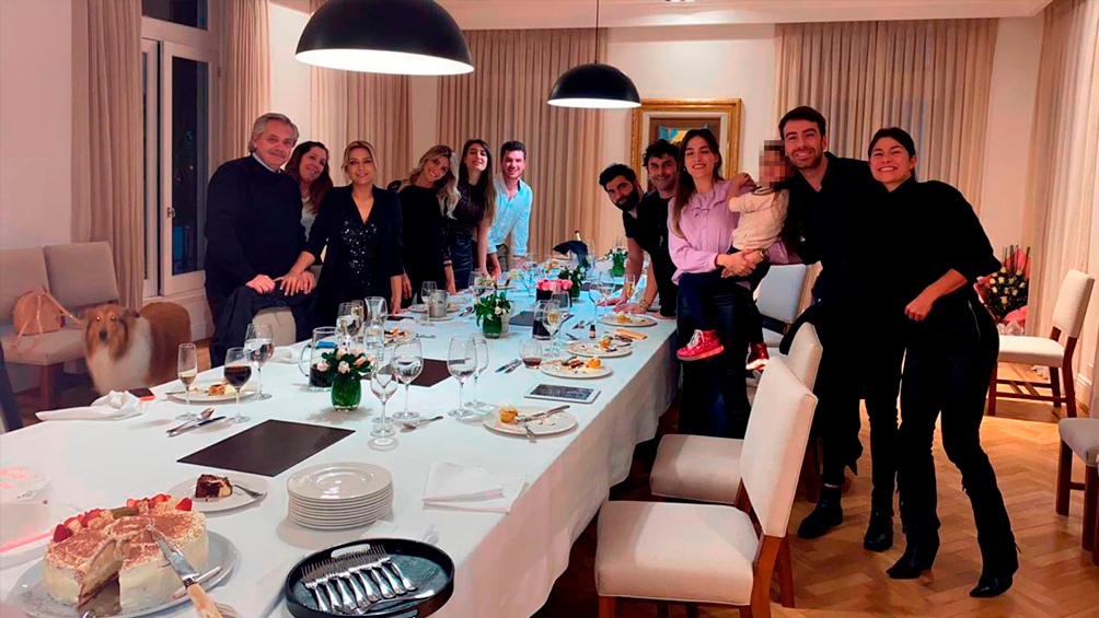 Revelan un video de la reunión social en Olivos y denuncian campaña opositora