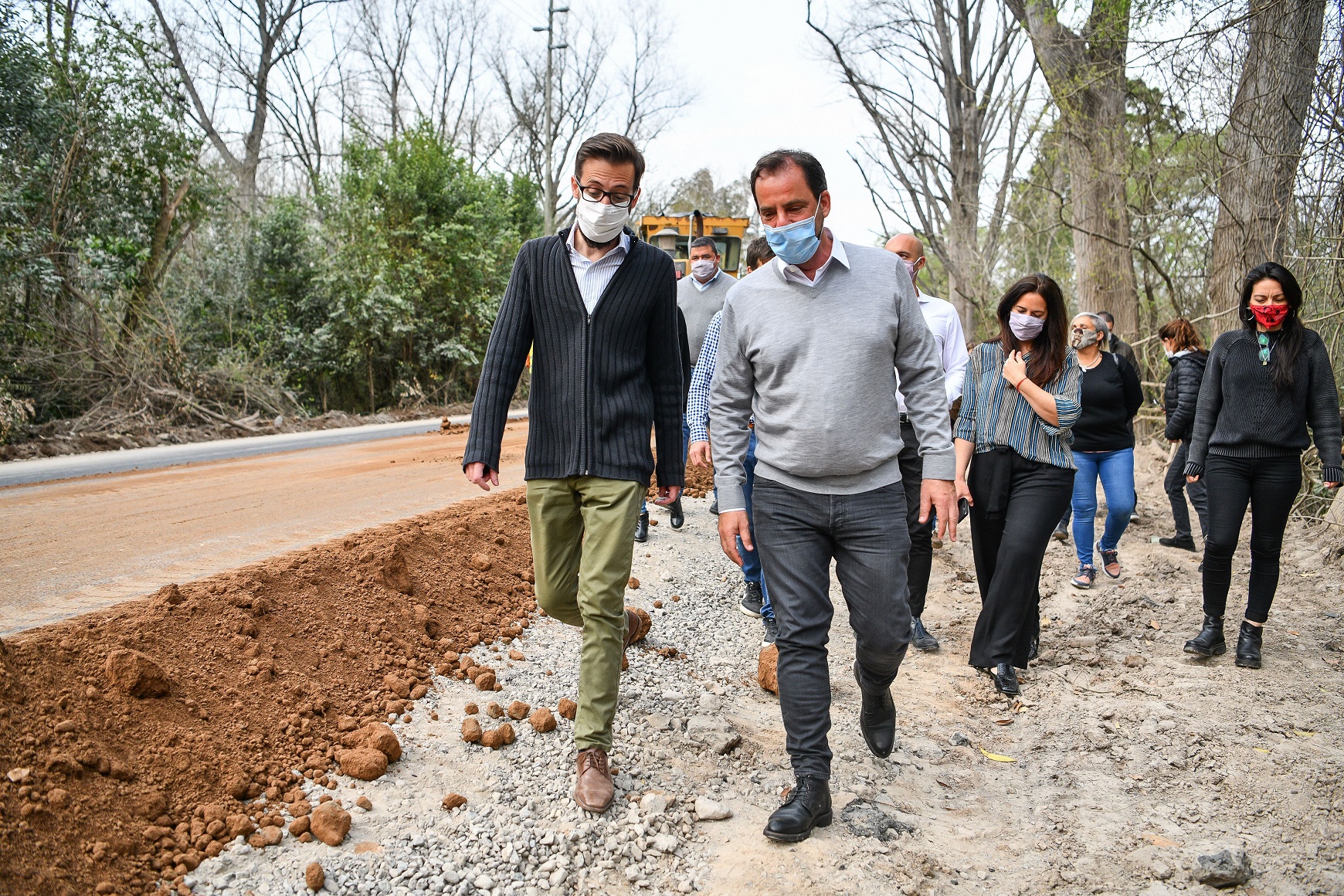 Ariel Sujarchuk y el ministro Agustín Simone recorrieron trabajos de pavimentación