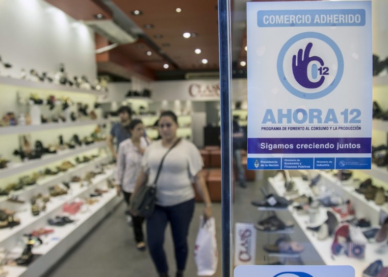 El Gobierno busca renovar con los bancos el programa Ahora 12