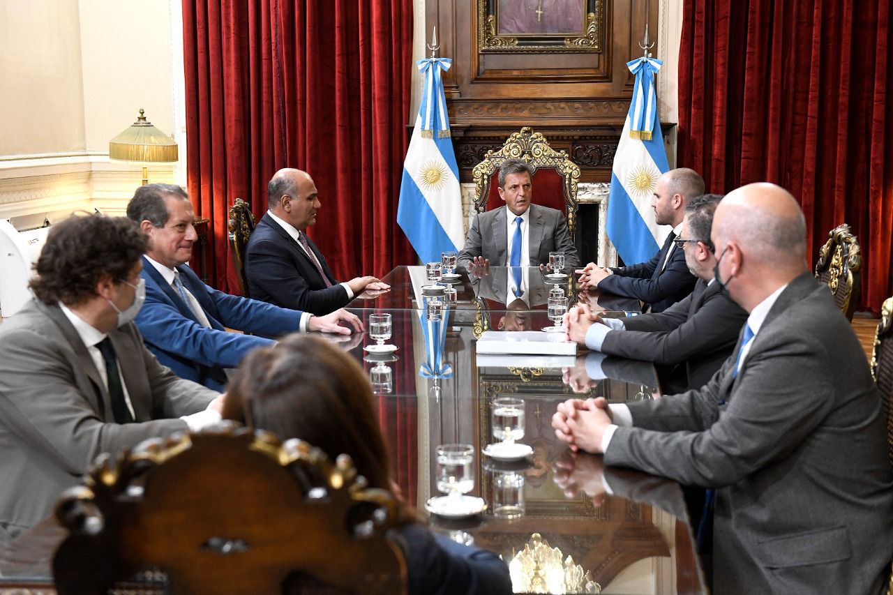 Massa junto a Guzman y Manzur de cara al arranque del debate por el Acuerdo con el FMI