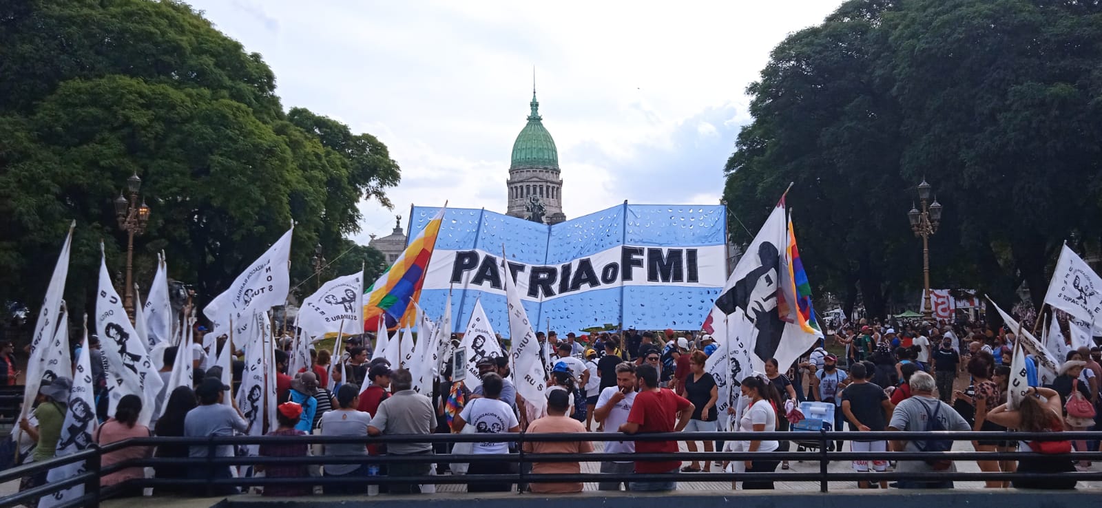Militantes protestaron por el acuerdo con el FMI