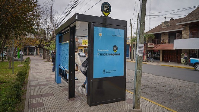 Continúa la instalación de Paradas Seguras en Escobar