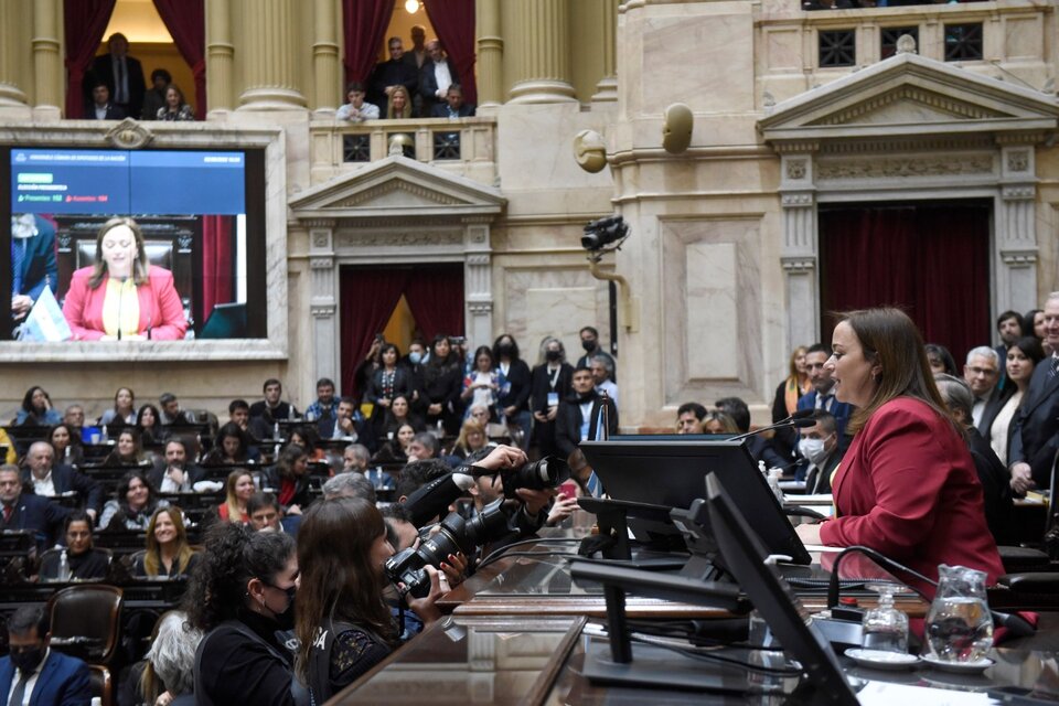 Cecilia Moreau asumió como la primera presidenta mujer de la Cámara de Diputados
