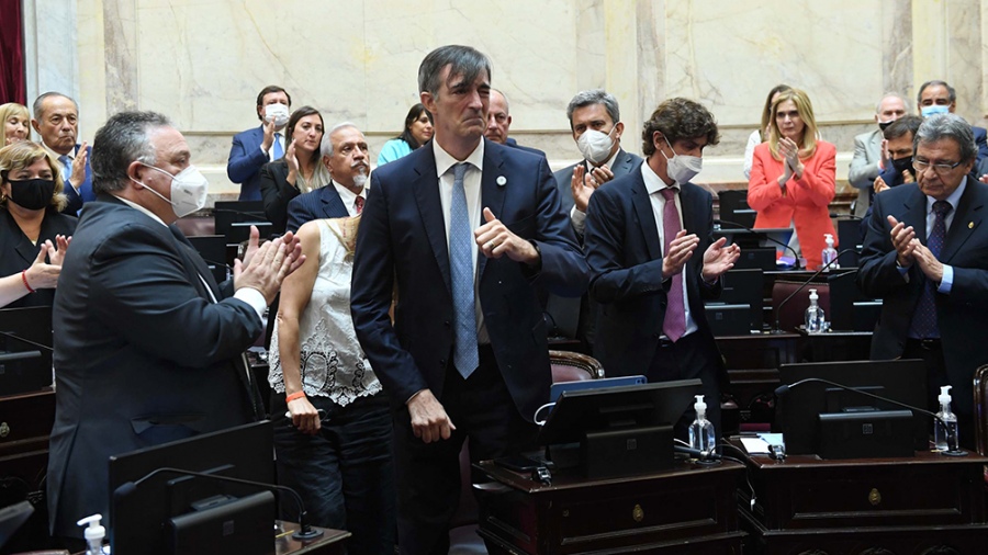 Esteban Bullrich sigue internado pero ya “interactúa con su familia”