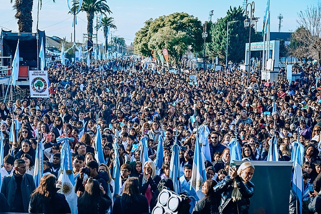 Miles de vecinos disfrutaron de los festejos por el 130° aniversario de Garín y el Día de la Bandera