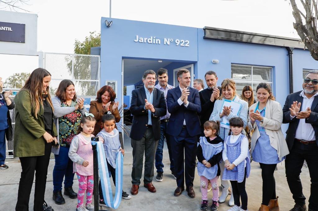 Achával junto a Sileoni inauguró un jardín de infantes en Villa Rosa