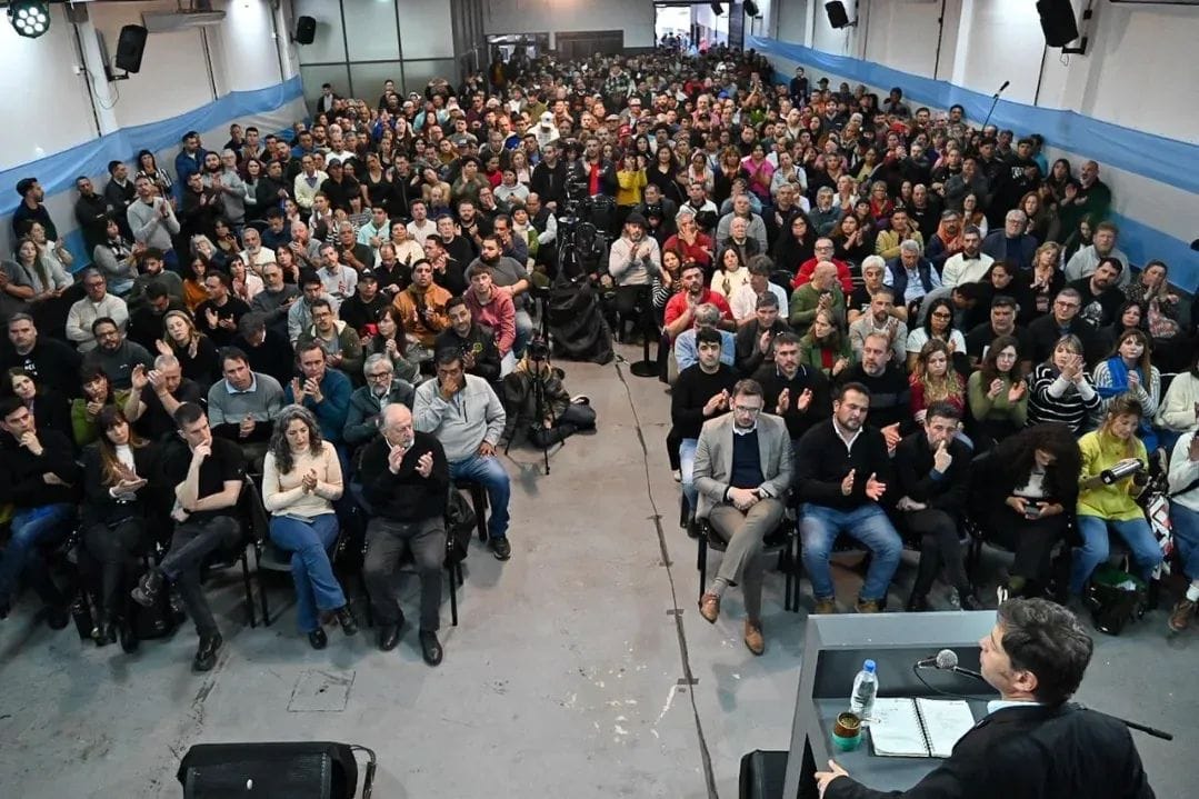 Militantes de La Bicentenario de Garín participaron en un encuentro provincial junto a Kicillof y Larroque