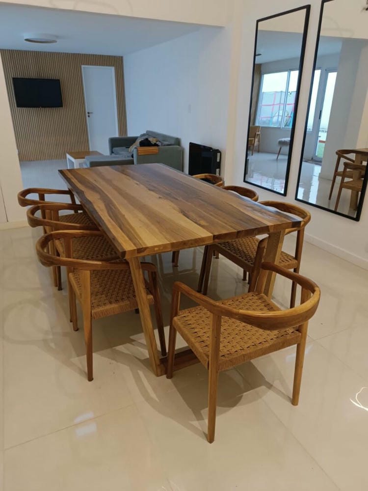Mesa Petiribi Maciza con base diseño en "C" - Imagen 6