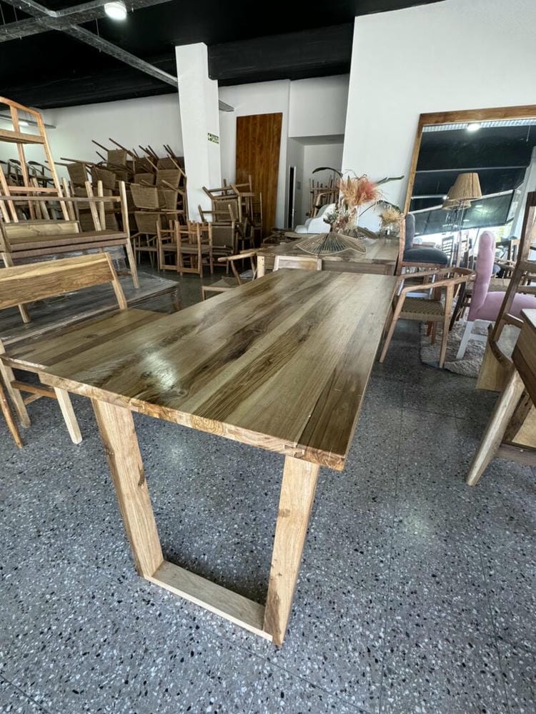 Mesa Petiribi Maciza con base diseño en "C" - Imagen 2