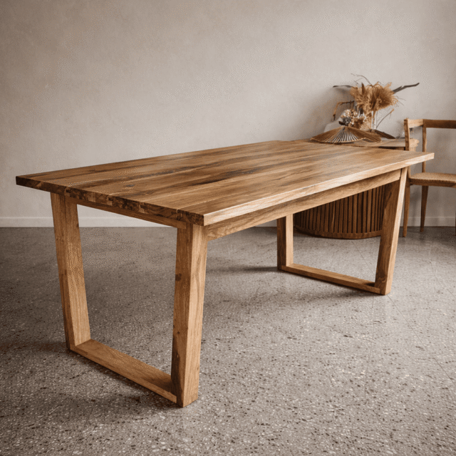 Mesa Petiribi Maciza con base diseño en "C"
