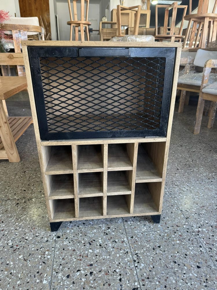 Cava de Álamo y Hierro con Diseño Funcional para Guardar Vinos - Imagen 4