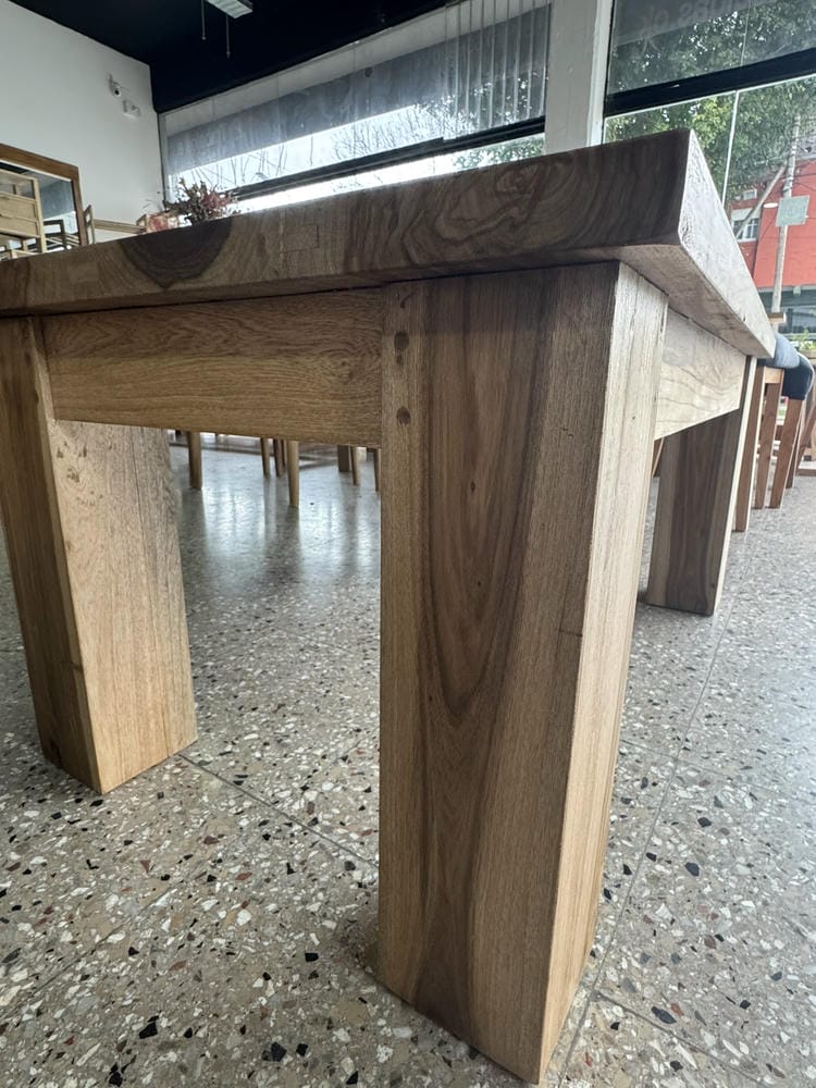 Mesa Ratona Petiribi Maciza - Base 4 Patas Gruesas - Imagen 3