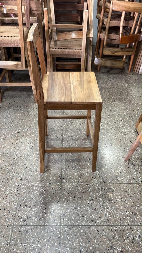 Banqueta Cuadrada Respaldo Alto Petiribi - Imagen 3